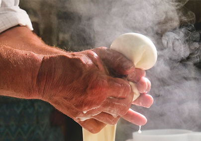 La mejor leche fresca y recogida en el día, el secreto de todos los quesos de García Baquero  