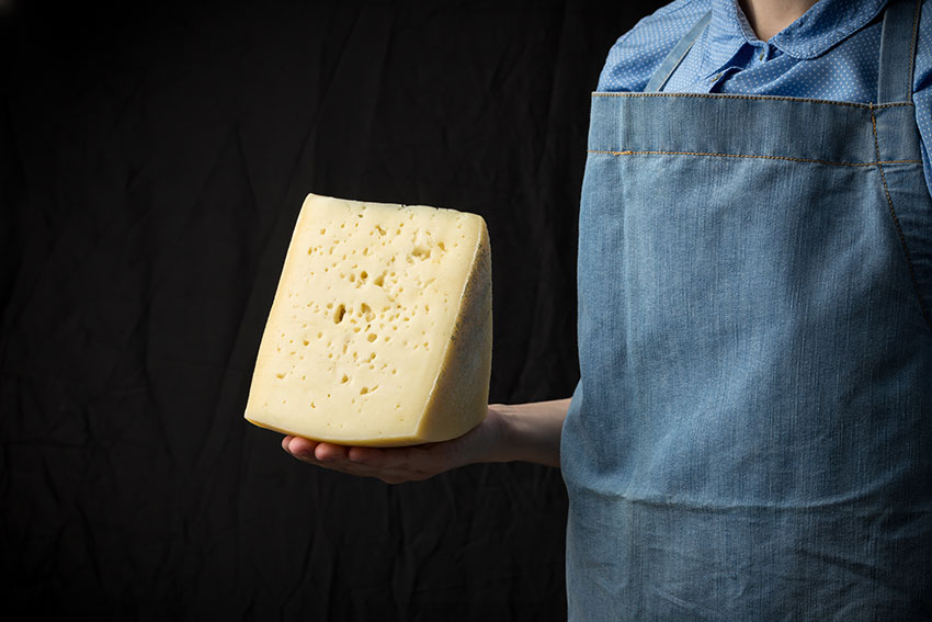 El Afinado del queso, el arte de curar el queso por el Maestro Afinador, como lo hacemos en nuestras bodegas de García Baquero