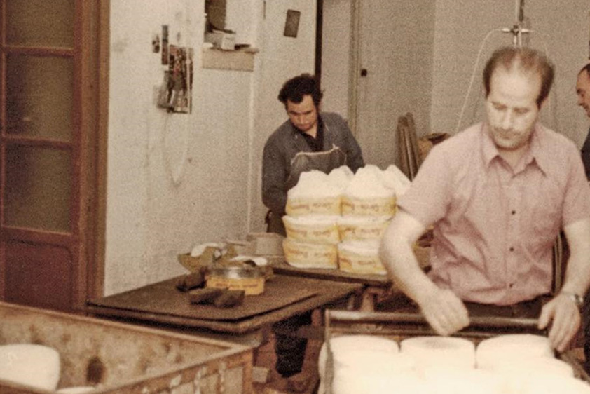 En García Baquero nos gusta la artesanía y el origen de los buenos pueblos, como la receta artesanal de nuestro queso