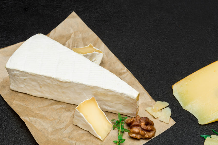 Quesos internacionales: el queso Brie. Un bocado cremoso con sabor a Francia, elaborado con leche cruda de vaca