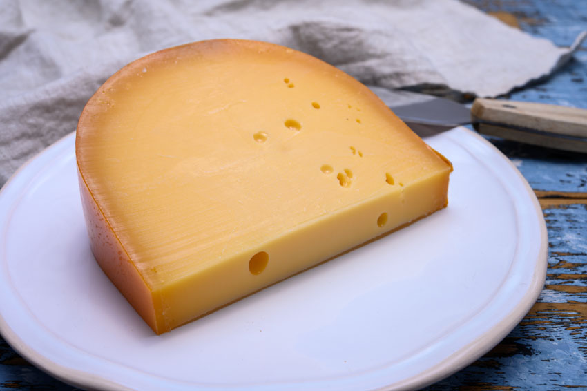 Quesos internacionales: el queso Gouda holandés. Una delicia del siglo XVI con sabor suave y ligeramente dulce