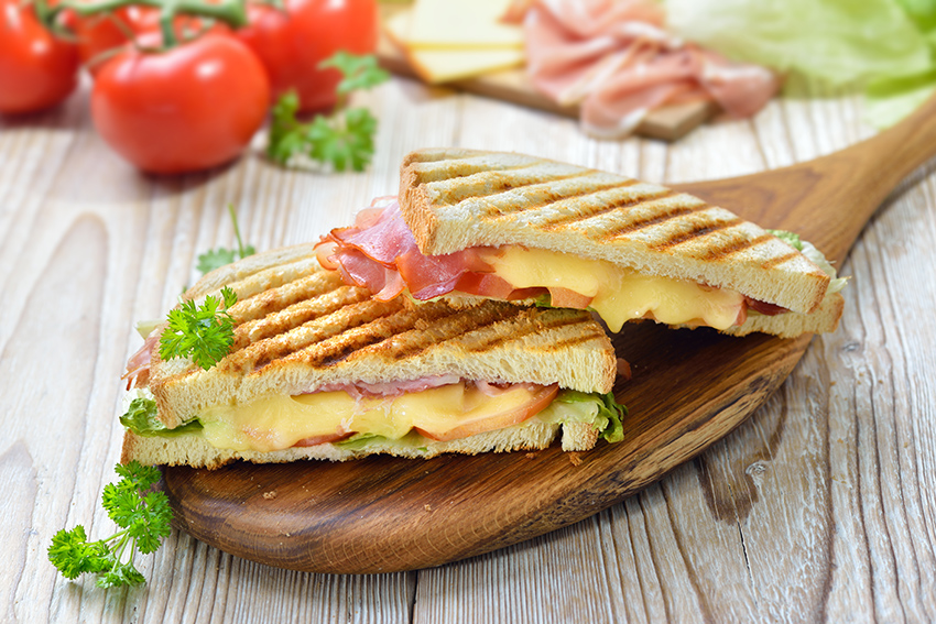 ¡Prepara la vuelta al cole! Hora del recreo: sándwich de jamón con queso en lonchas, un queso fundente García Baquero
