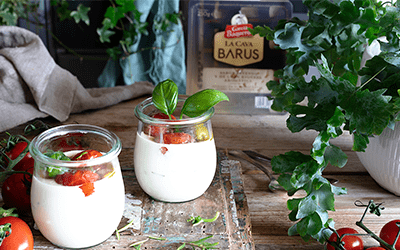 Mousse de Queso con Tomates confitados